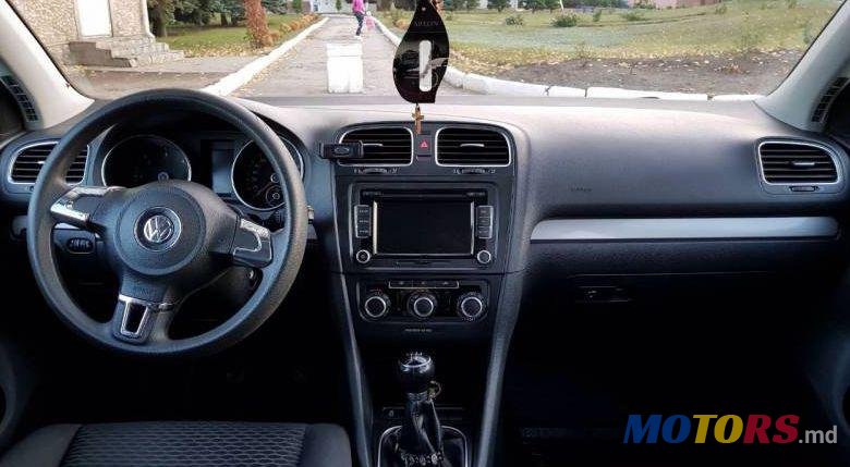 2011' Volkswagen Golf photo #1