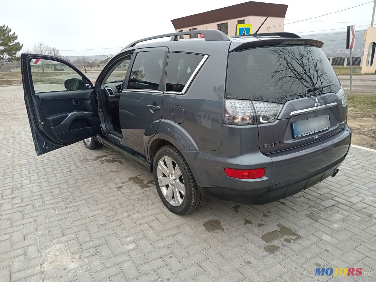 2012' Mitsubishi Outlander photo #4