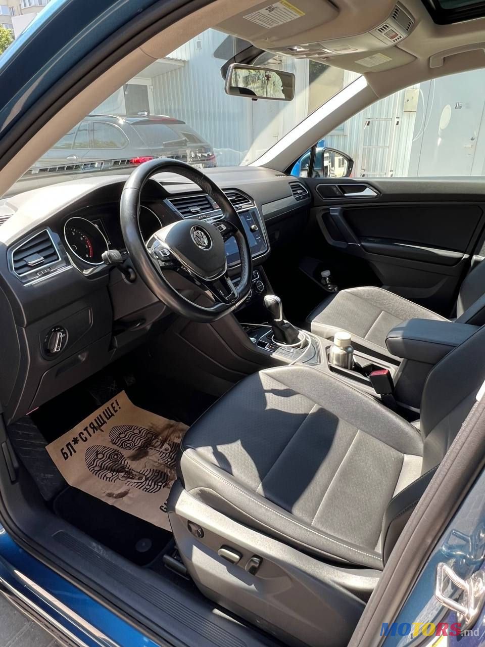 2017' Volkswagen Tiguan photo #5