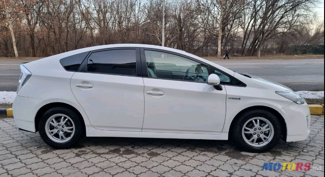 2010' Toyota Prius photo #4