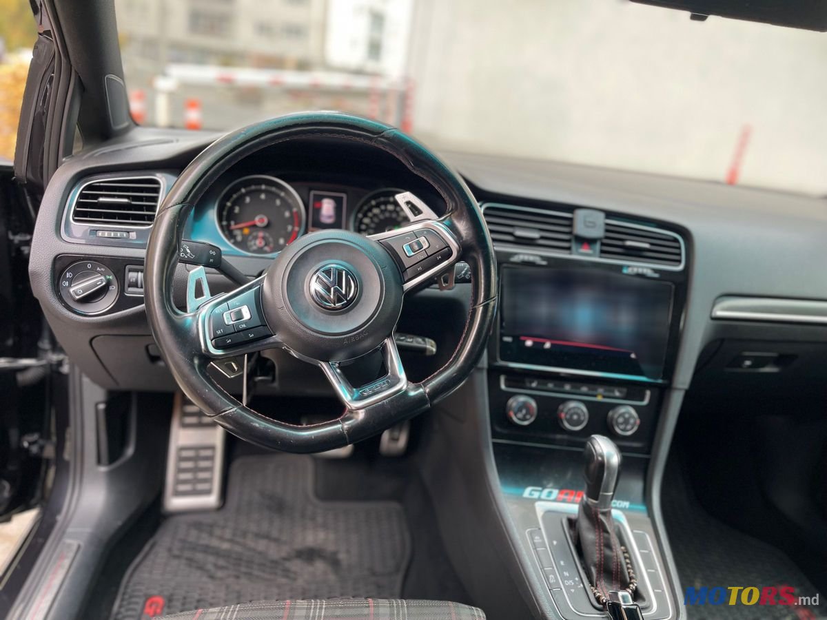 2015' Volkswagen Golf photo #5