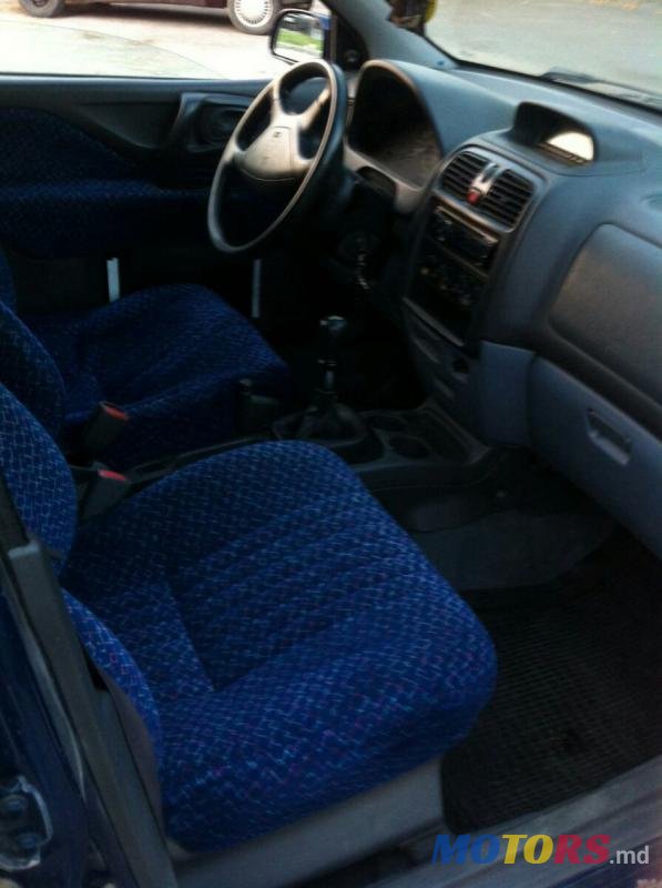 2001' Mitsubishi Space Star photo #2