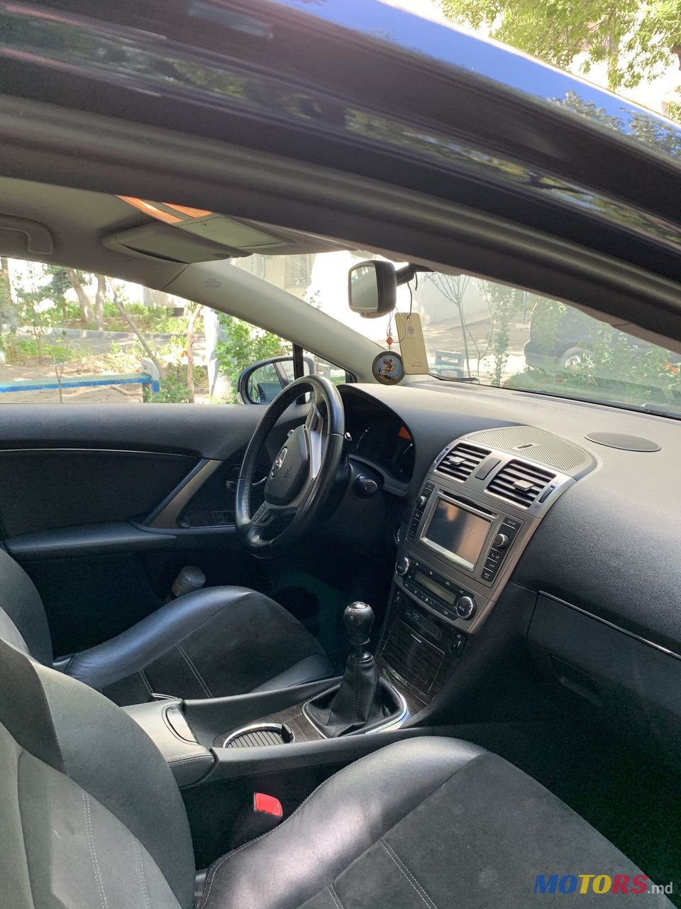 2012' Toyota Avensis photo #6