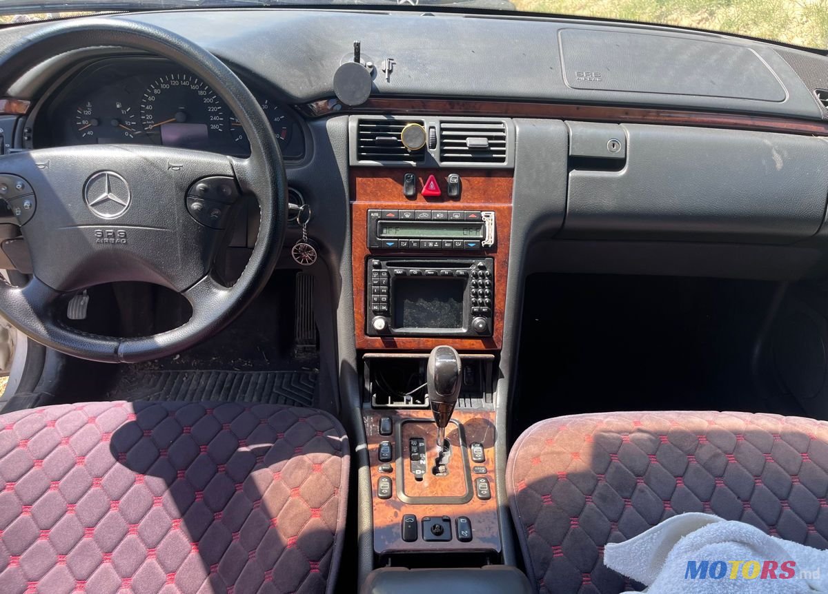2000' Mercedes-Benz E-Class photo #3