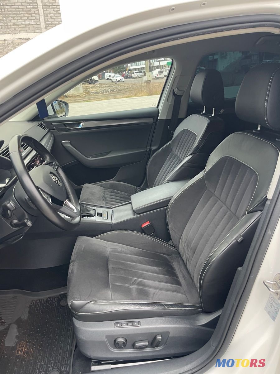 2020' Skoda Superb photo #5