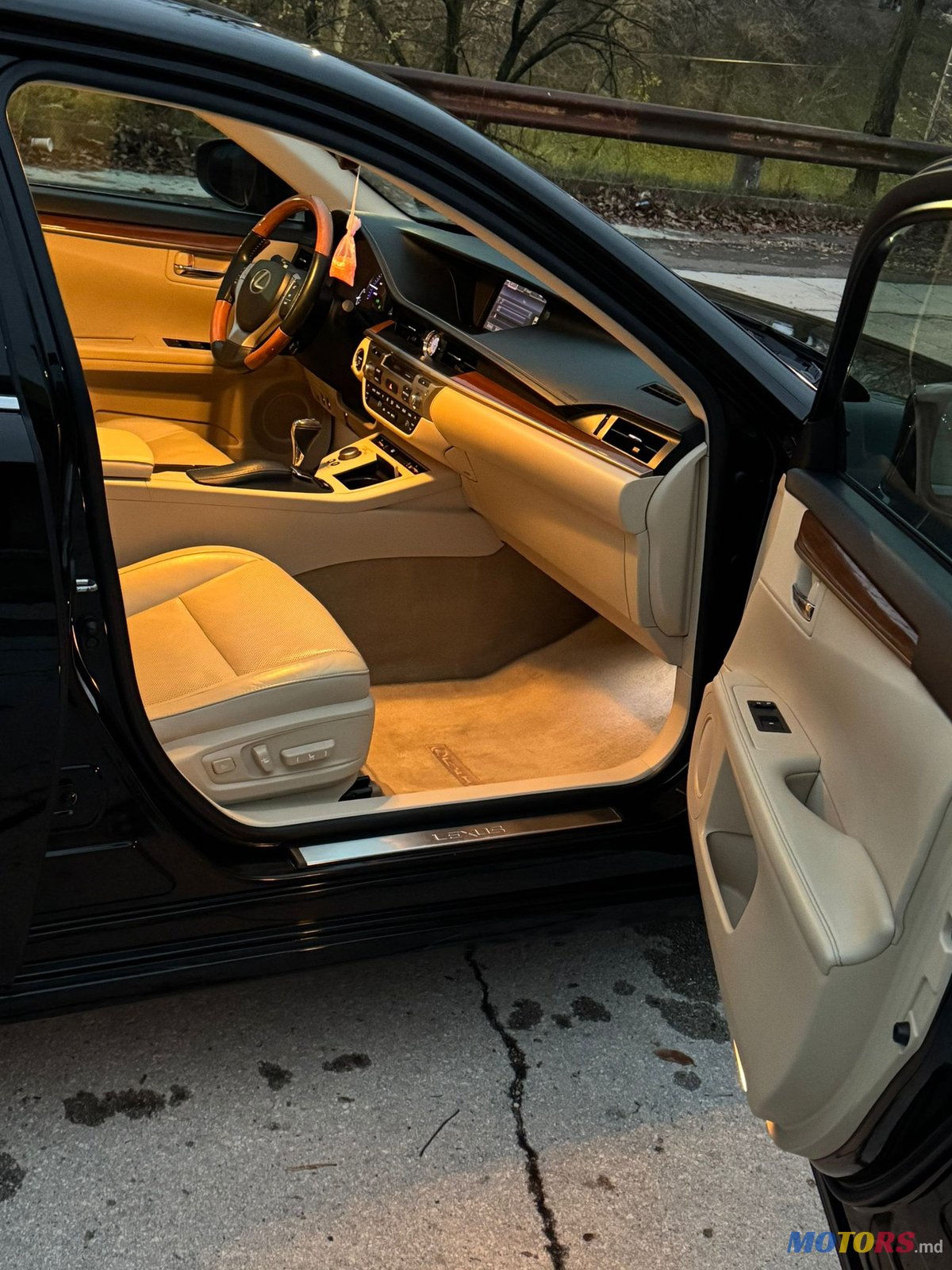 2012' Lexus photo #7