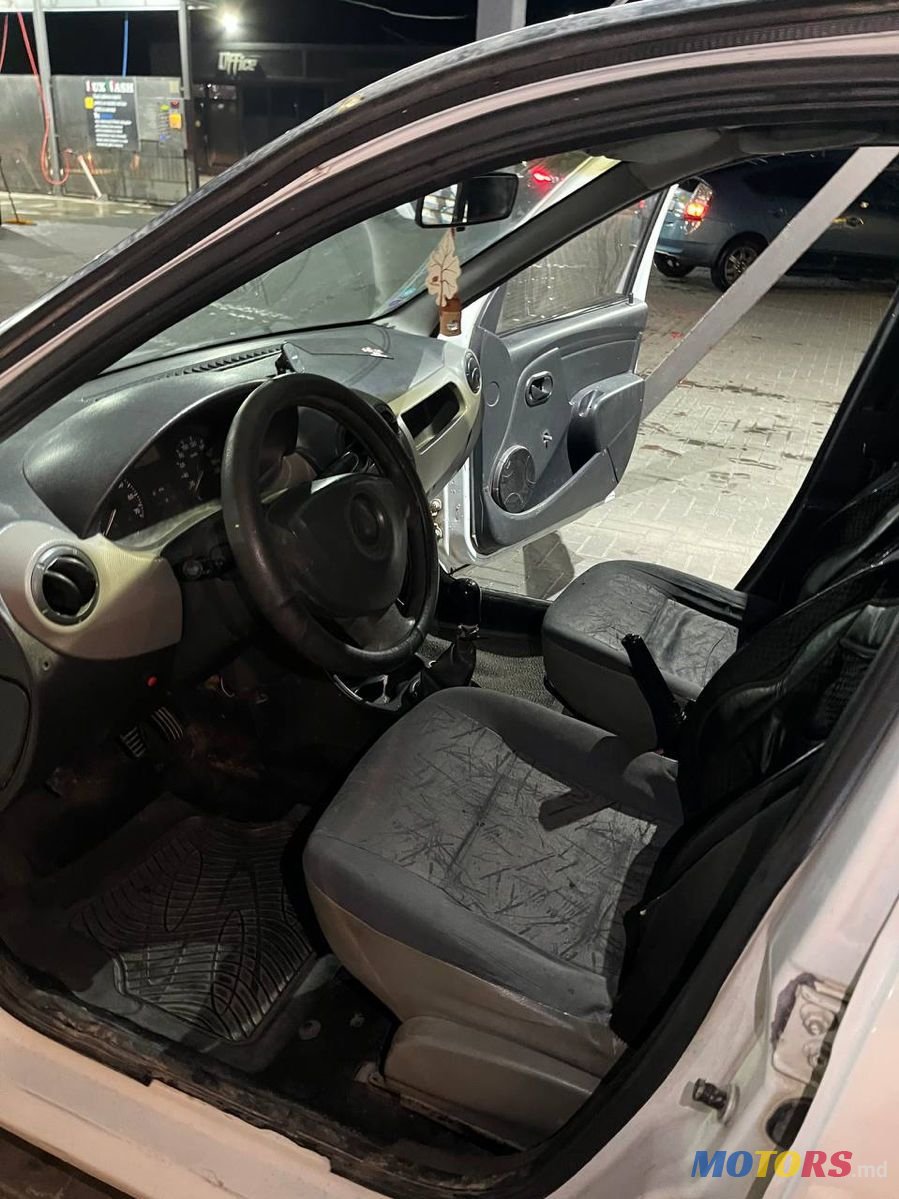 2010' Dacia Logan photo #4