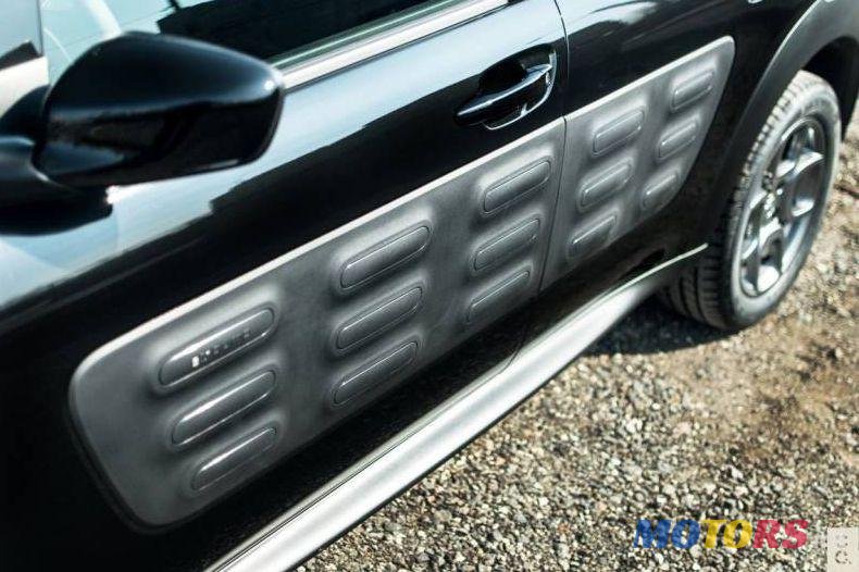 2017' Citroen C4 Cactus photo #3