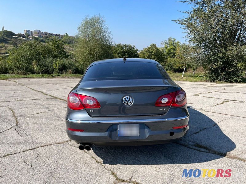 2010' Volkswagen Passat photo #4