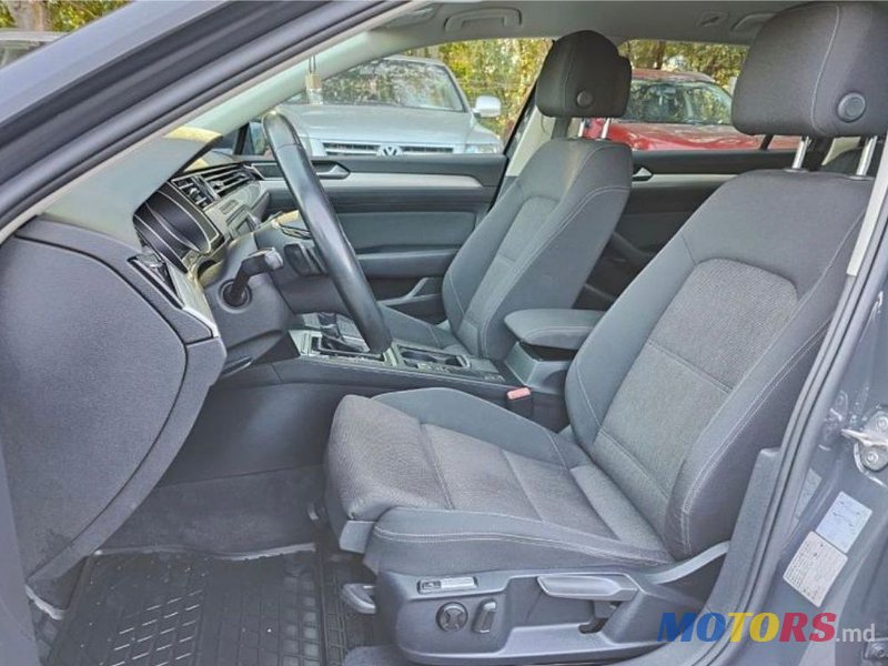 2016' Volkswagen Passat photo #2