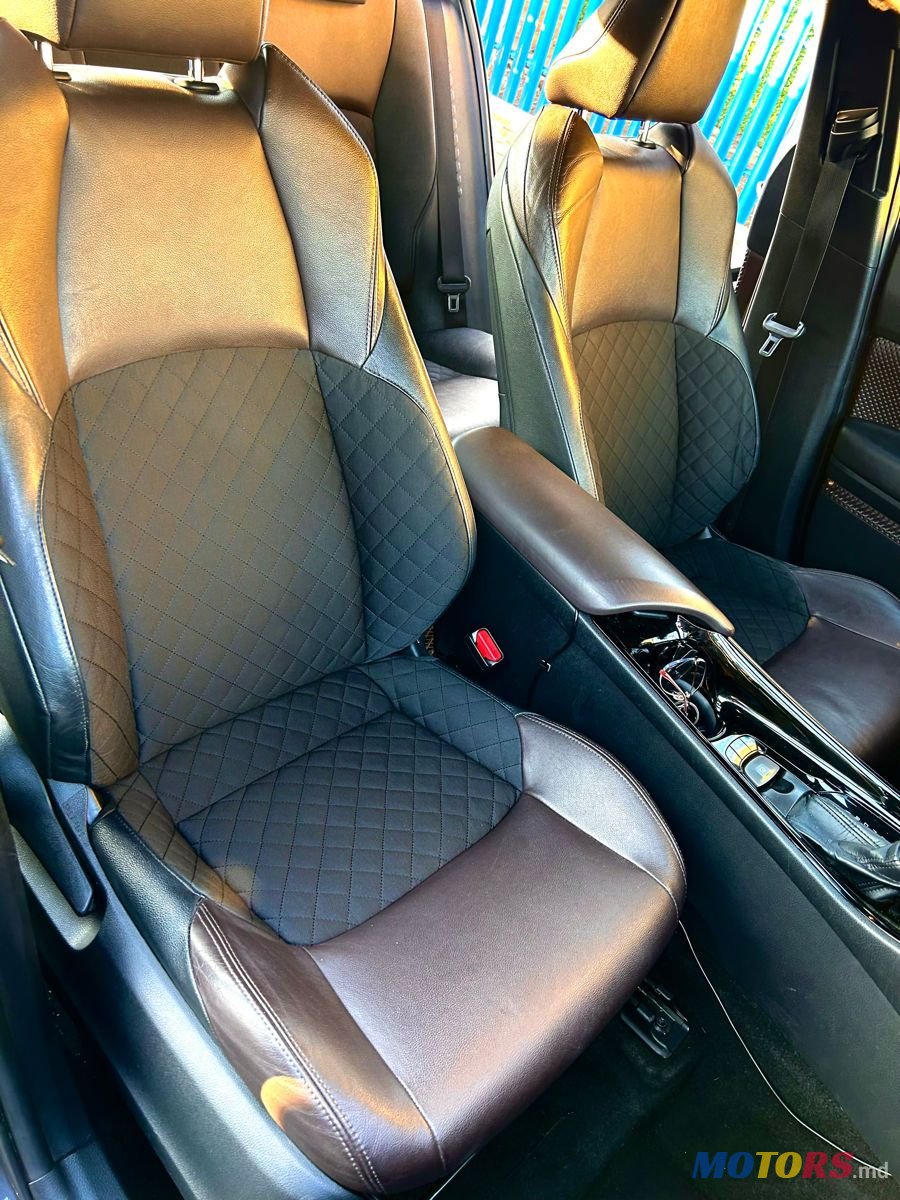 2017' Toyota C-HR photo #5