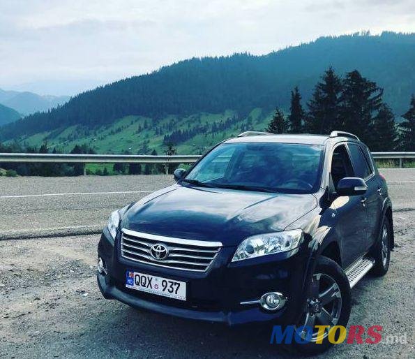 2011' Toyota RAV4 photo #2