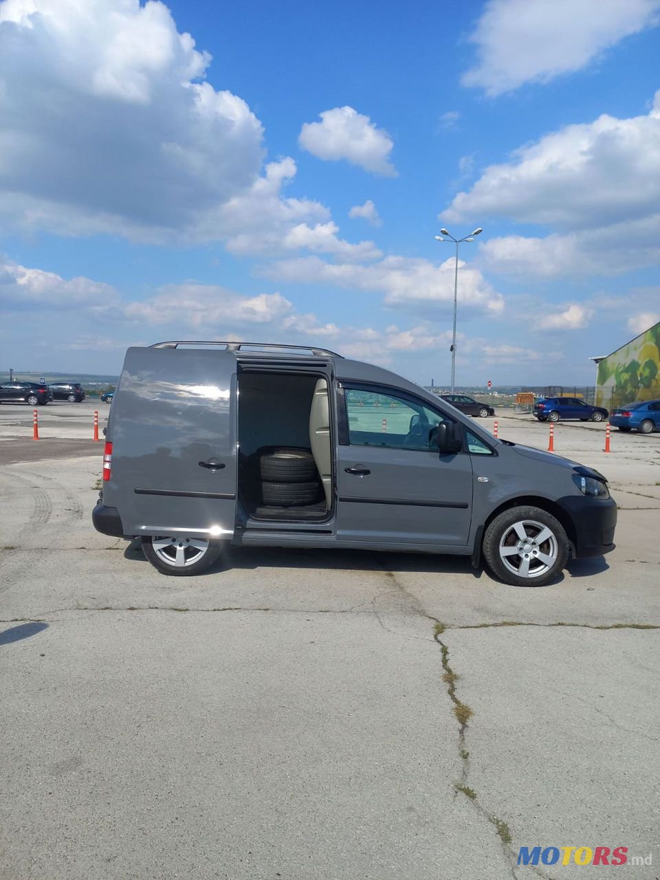 2015' Volkswagen Caddy photo #3