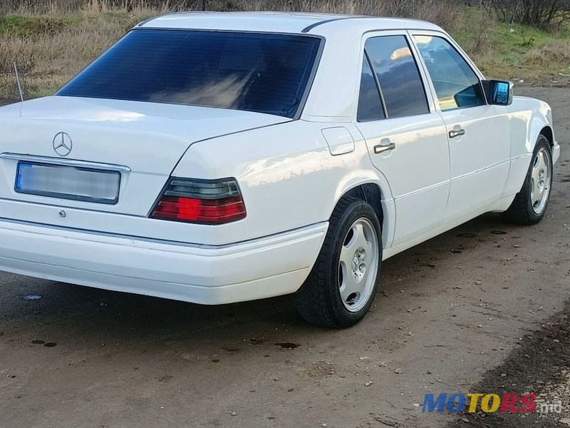 1993' Mercedes-Benz E-Class photo #3