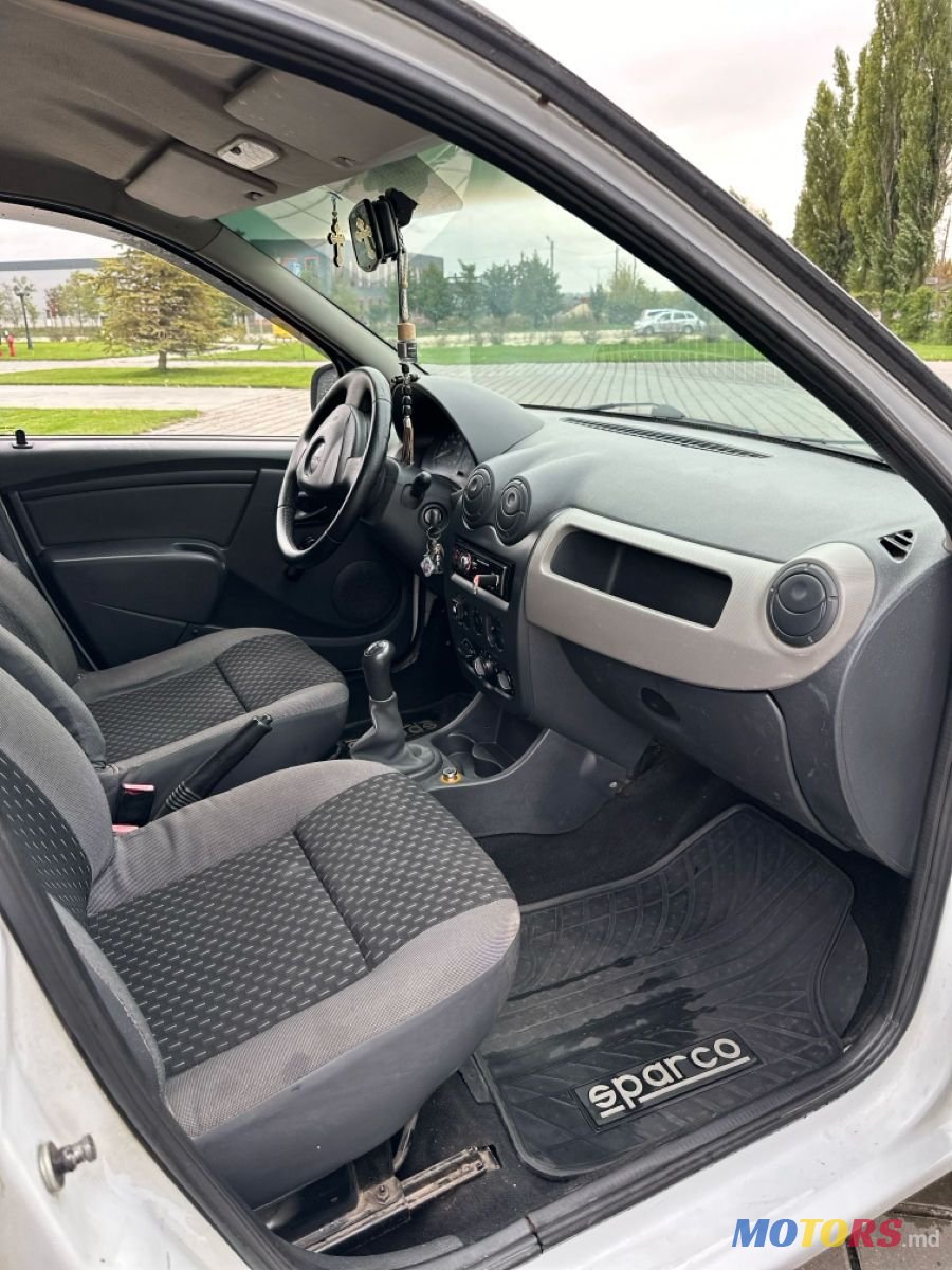 2012' Dacia Logan photo #5