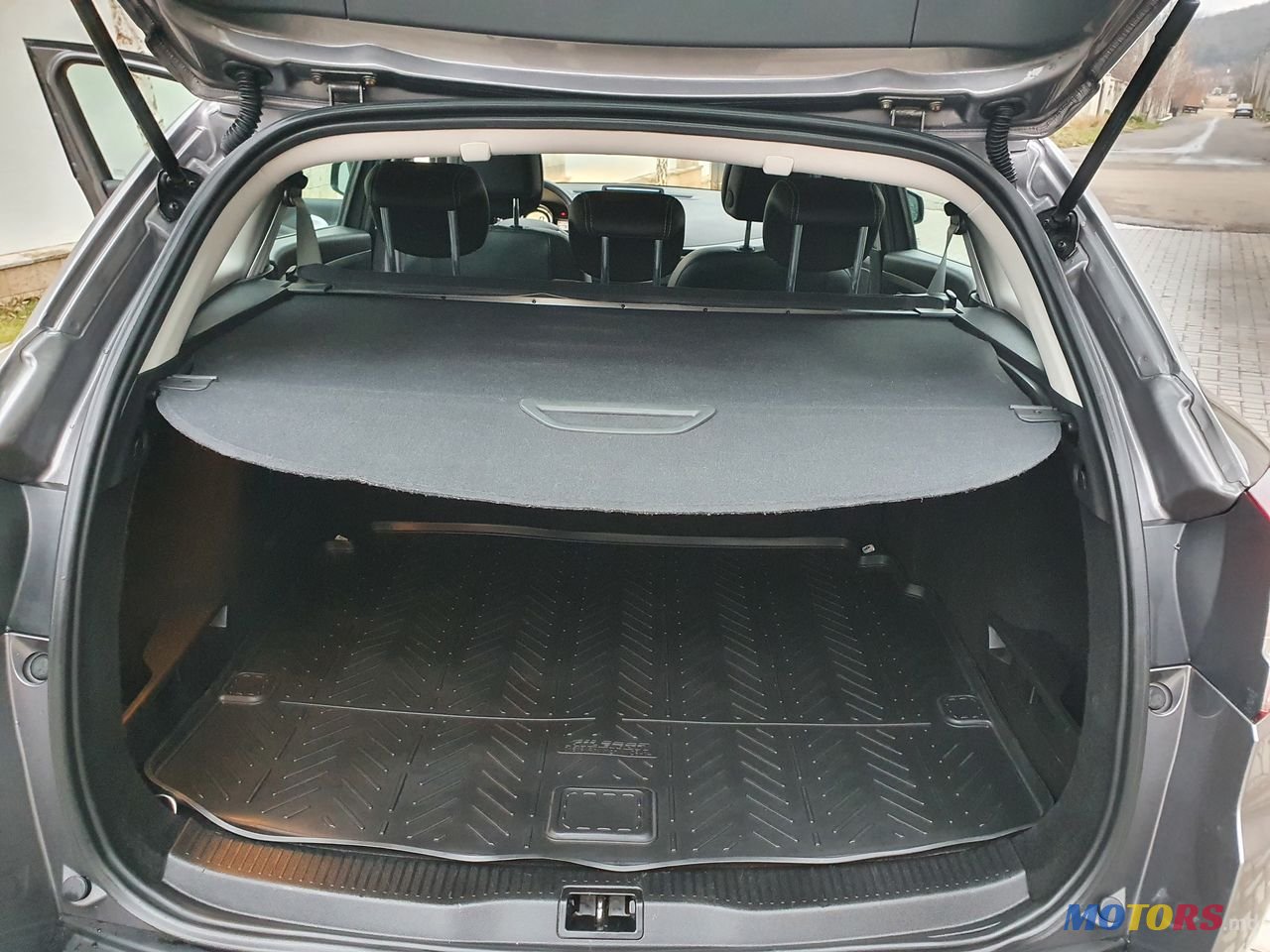 2012' Renault Megane photo #5