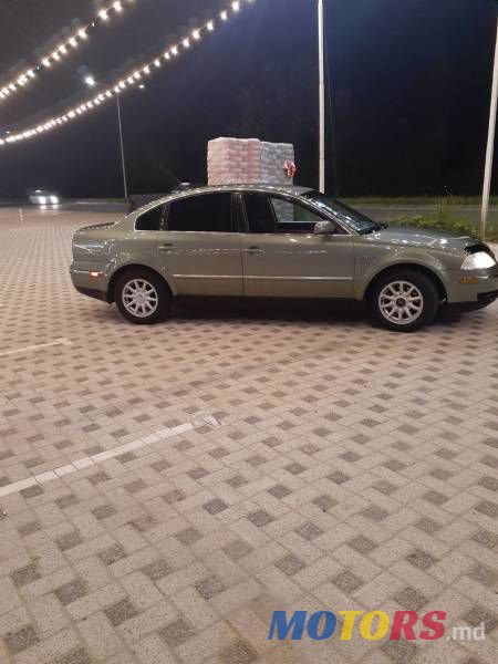 2002' Volkswagen Passat photo #4