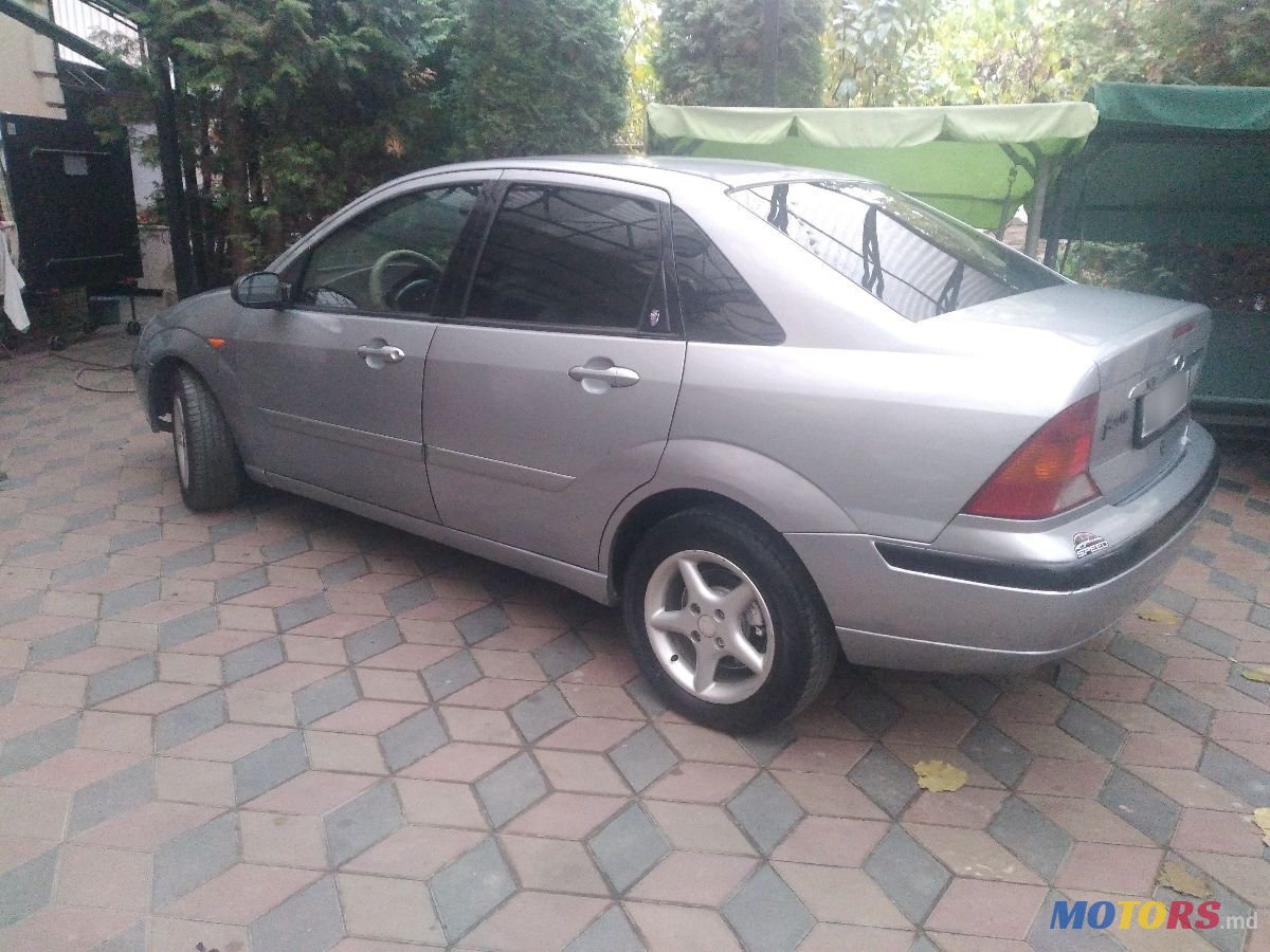 2004' Ford Focus photo #2