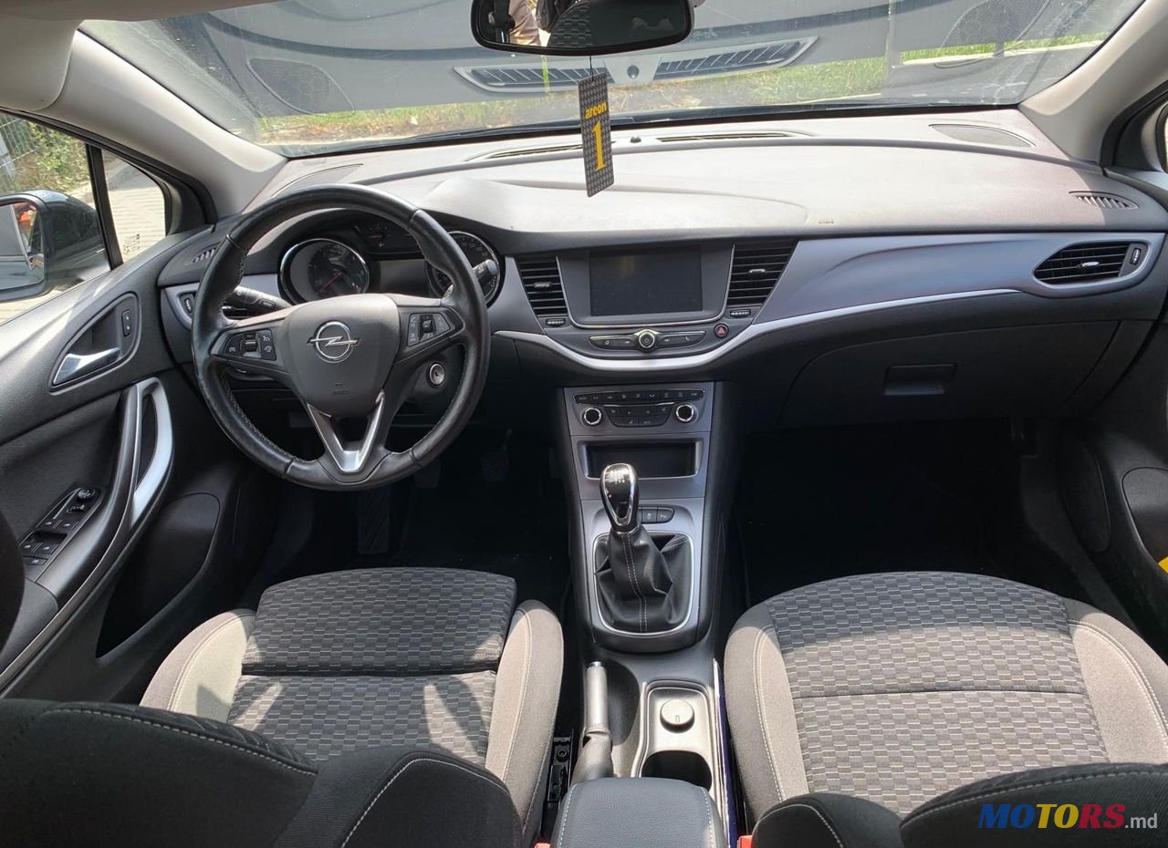 2020' Opel Astra photo #2