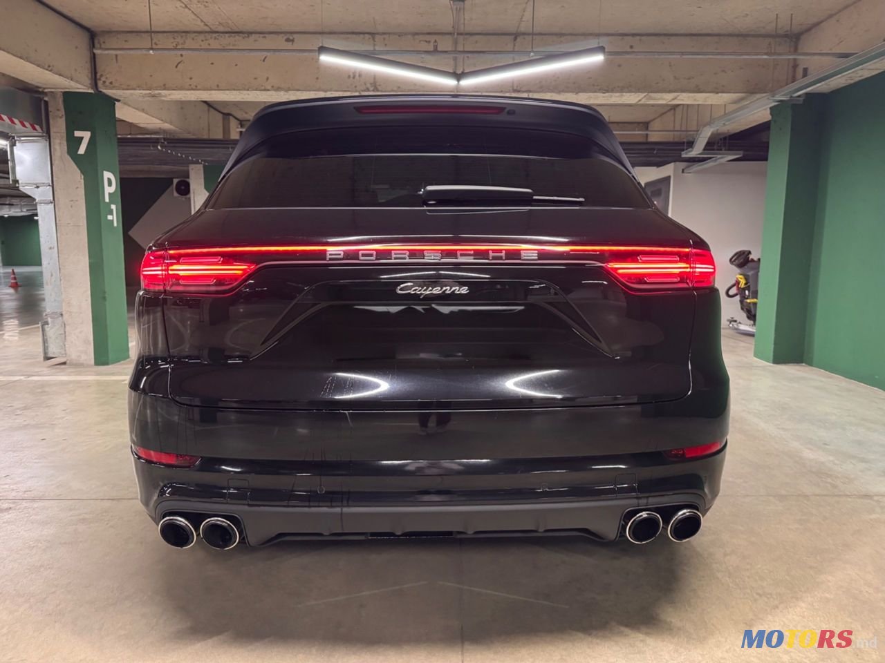 2021' Porsche Cayenne photo #2