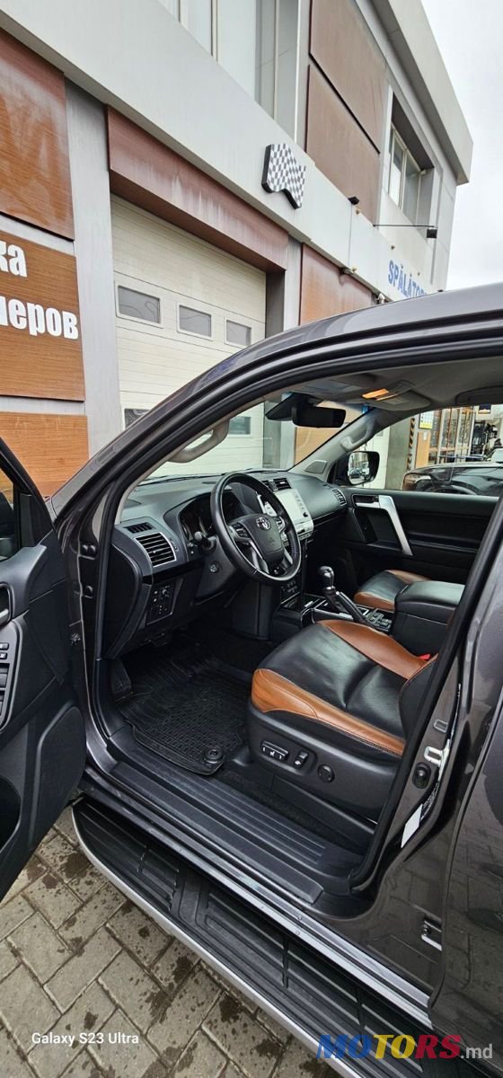 2022' Toyota Land Cruiser Prado photo #4