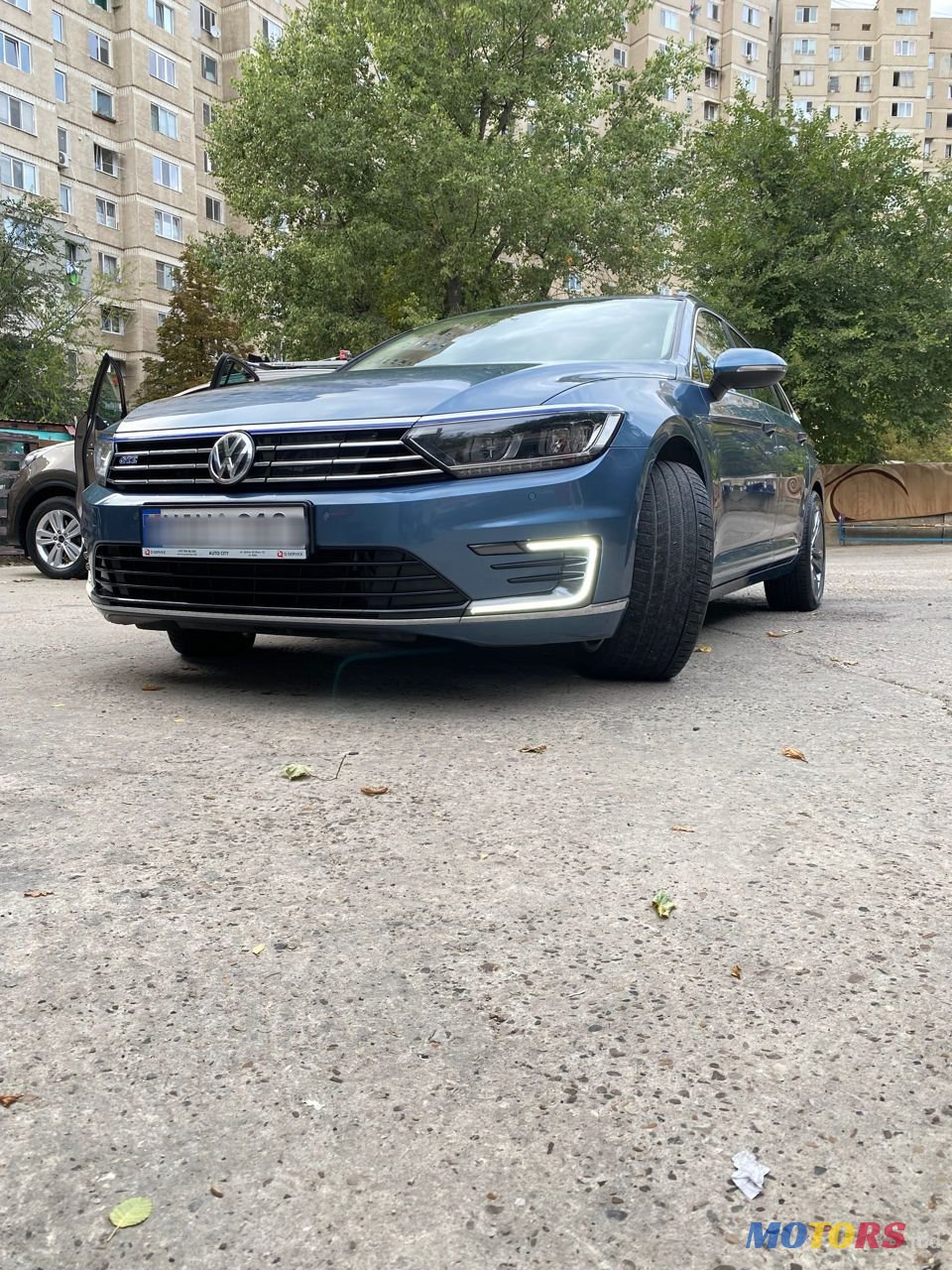 2015' Volkswagen Passat photo #1