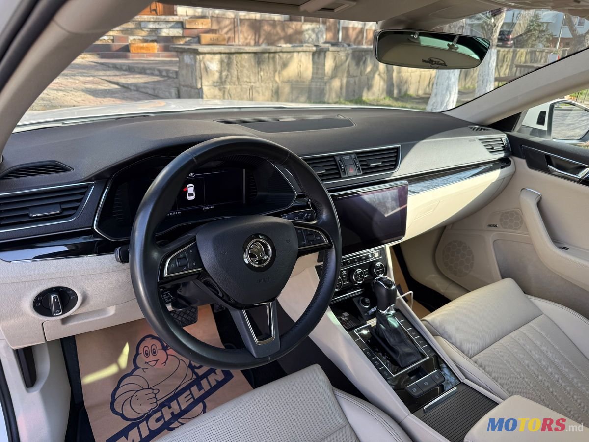 2020' Skoda Superb photo #4