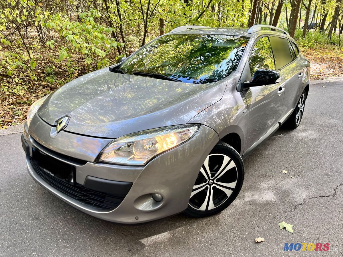 2011' Renault Megane photo #1