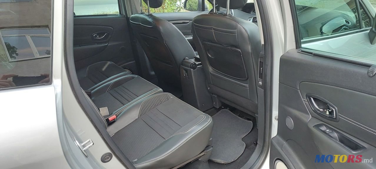 2015' Renault Grand Scenic photo #5