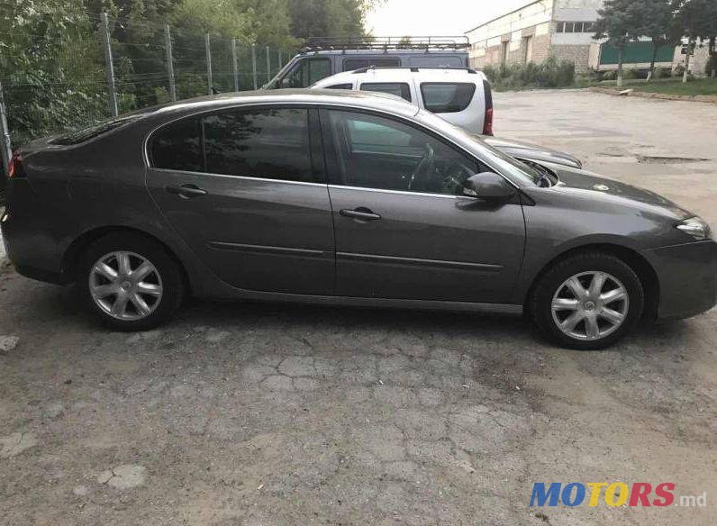 2010' Renault Laguna photo #1