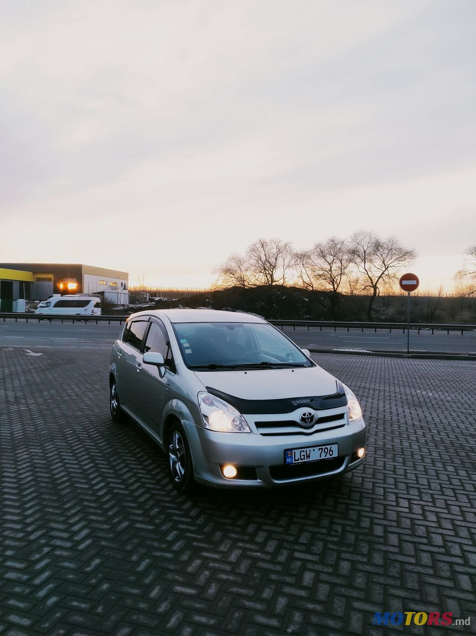 2004' Toyota Corolla Verso photo #4