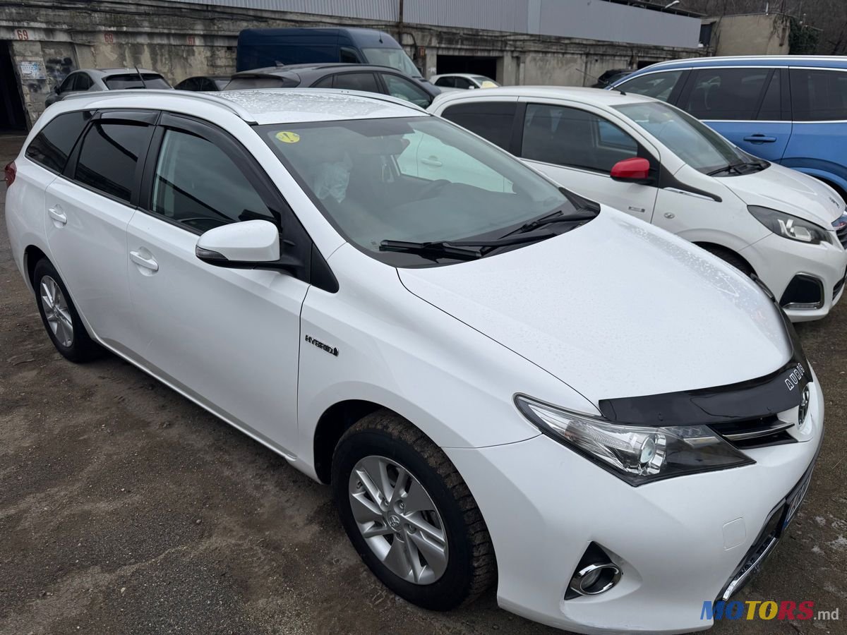 2013' Toyota Auris photo #1