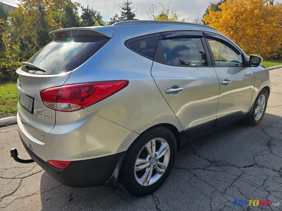 2011' Hyundai Tucson photo #3