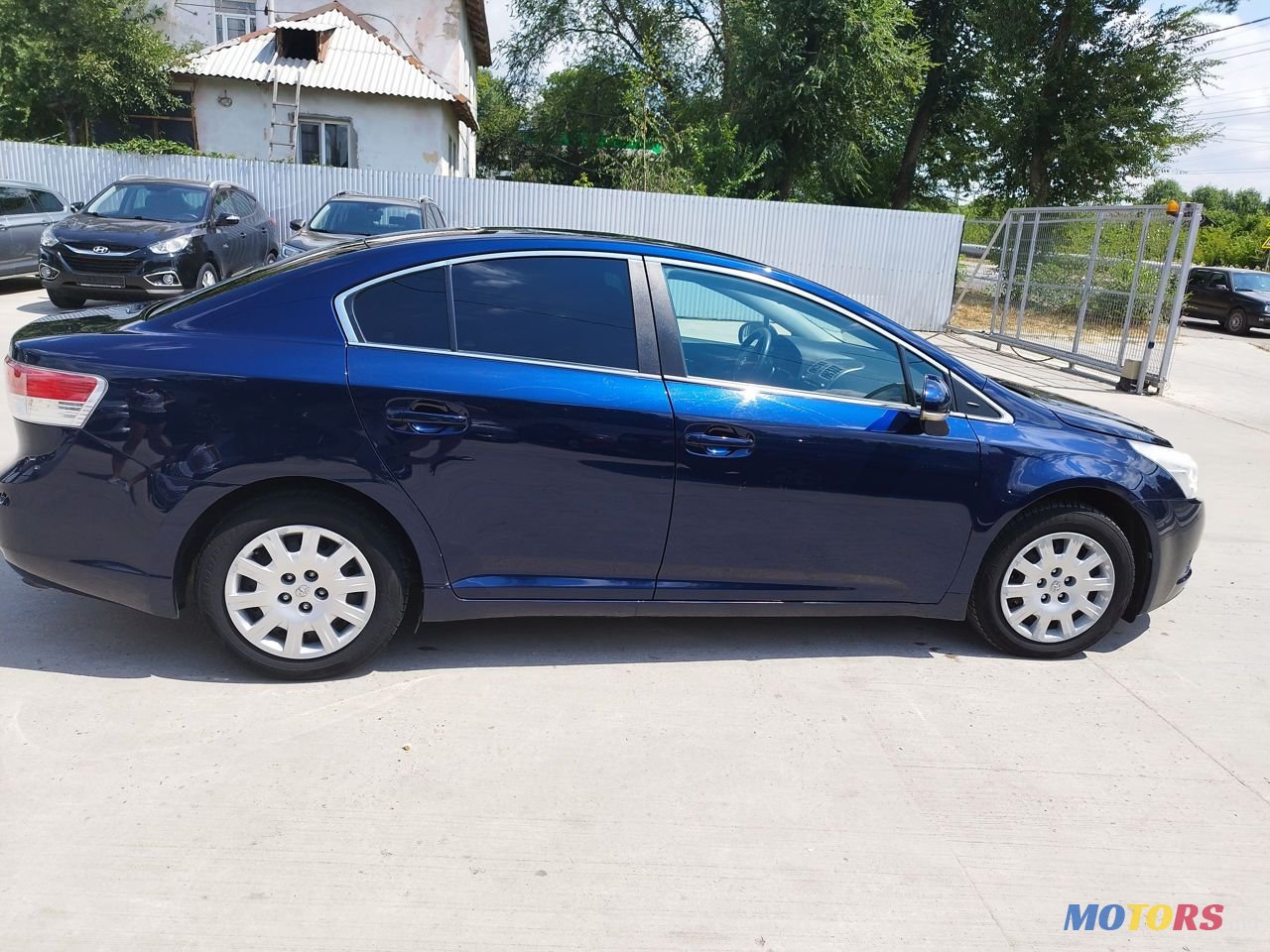 2011' Toyota Avensis photo #2