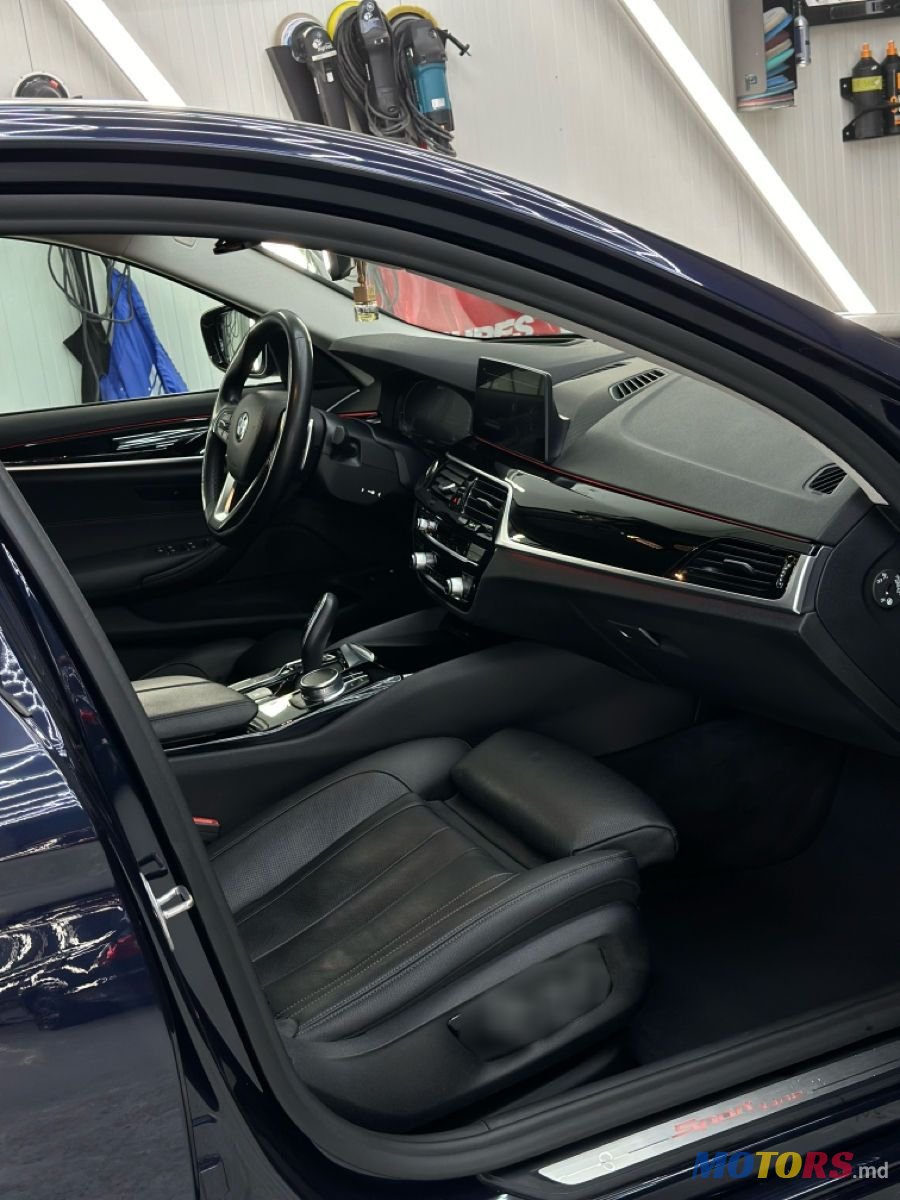 2019' BMW 5 Series photo #5