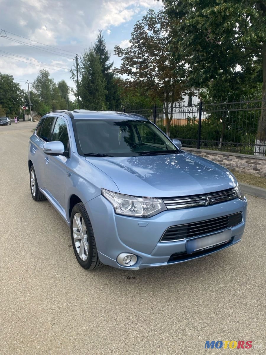 2013' Mitsubishi Outlander photo #3