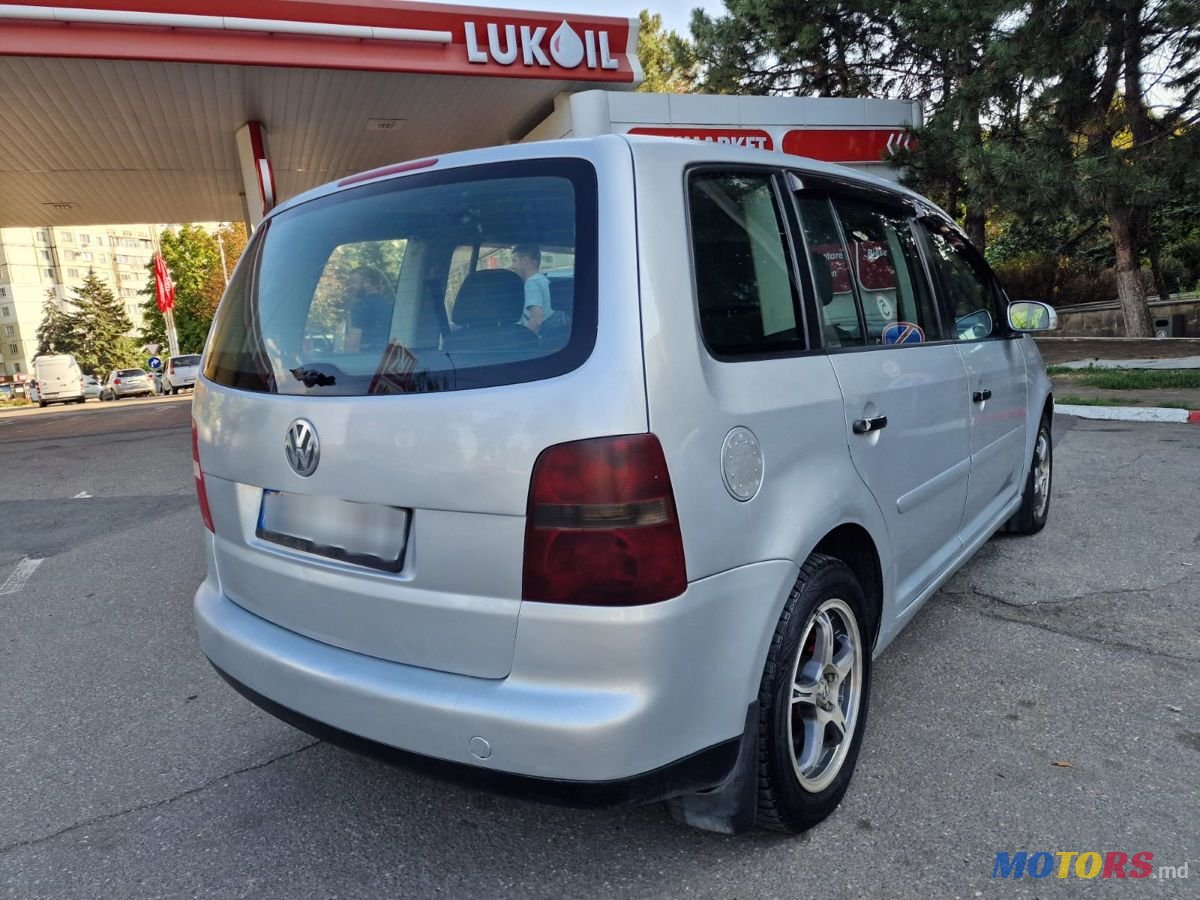 2005' Volkswagen Touran photo #5