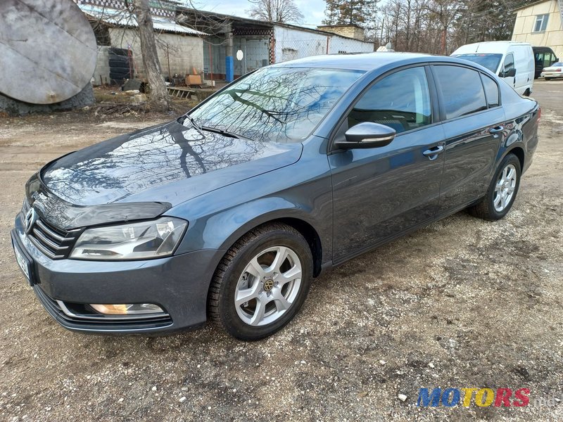 2011' Volkswagen Passat photo #3