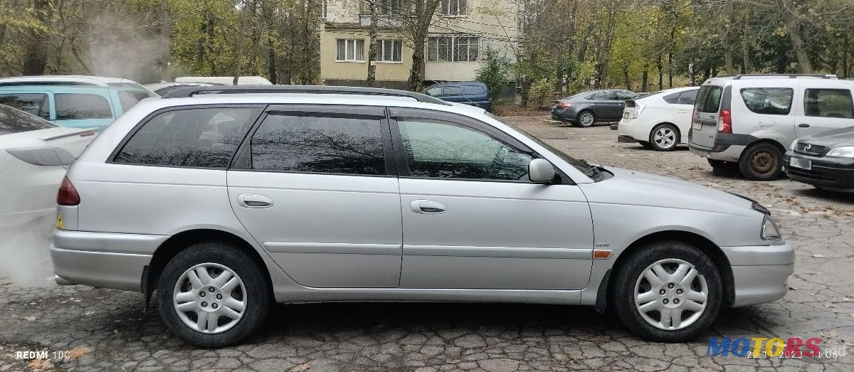 2001' Toyota Avensis photo #4