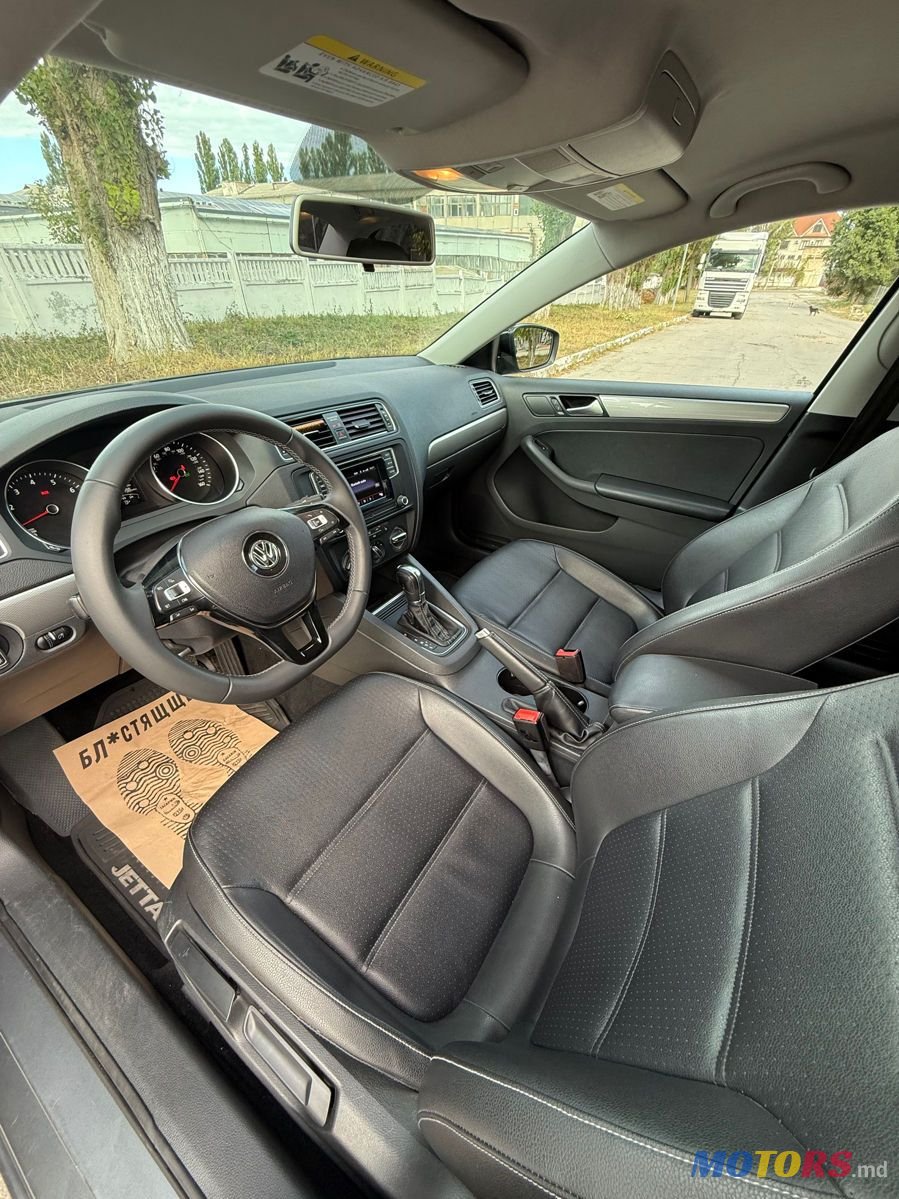 2017' Volkswagen Jetta photo #5