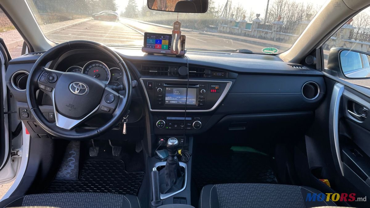 2015' Toyota Auris photo #6