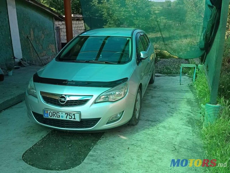 2011' Opel Astra photo #1