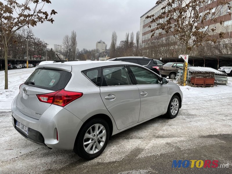 2015' Toyota Auris photo #3