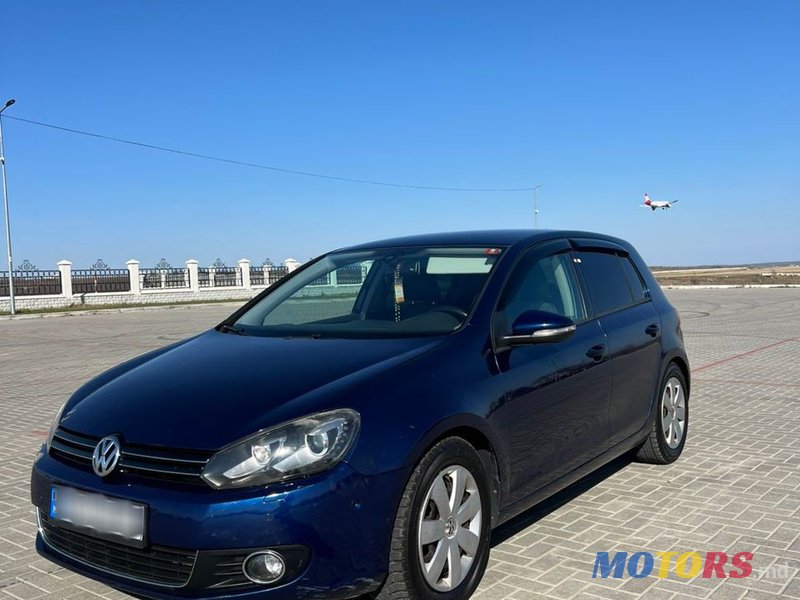 2011' Volkswagen Golf photo #2