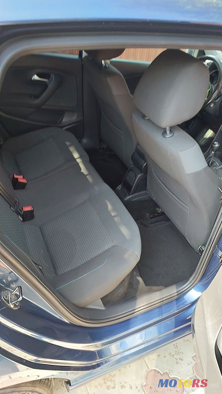 2015' Volkswagen Polo photo #3