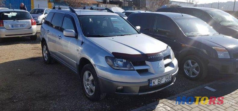 2004' Mitsubishi Outlander photo #1