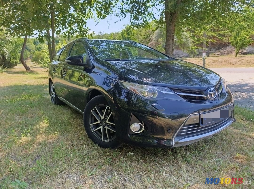 2013' Toyota Auris photo #1