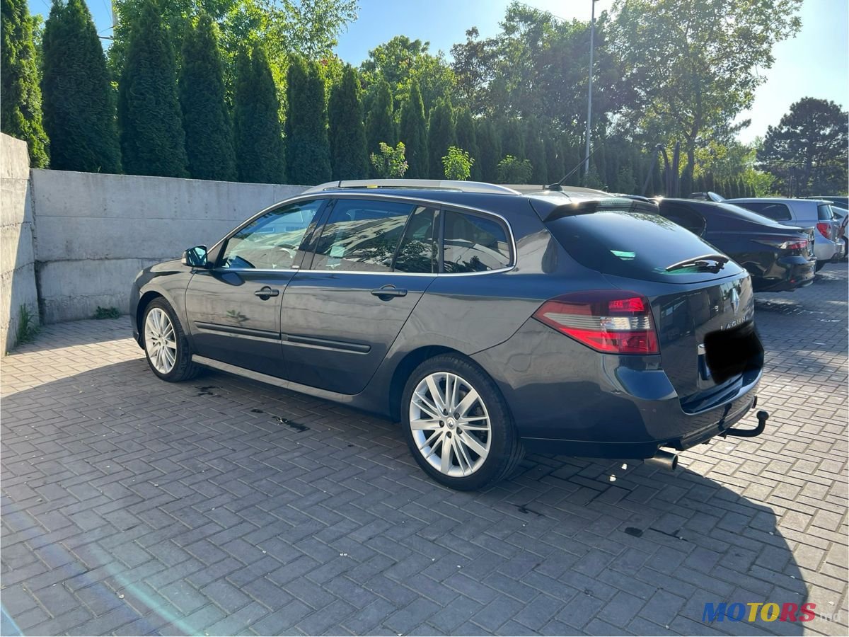 2010' Renault Laguna photo #1