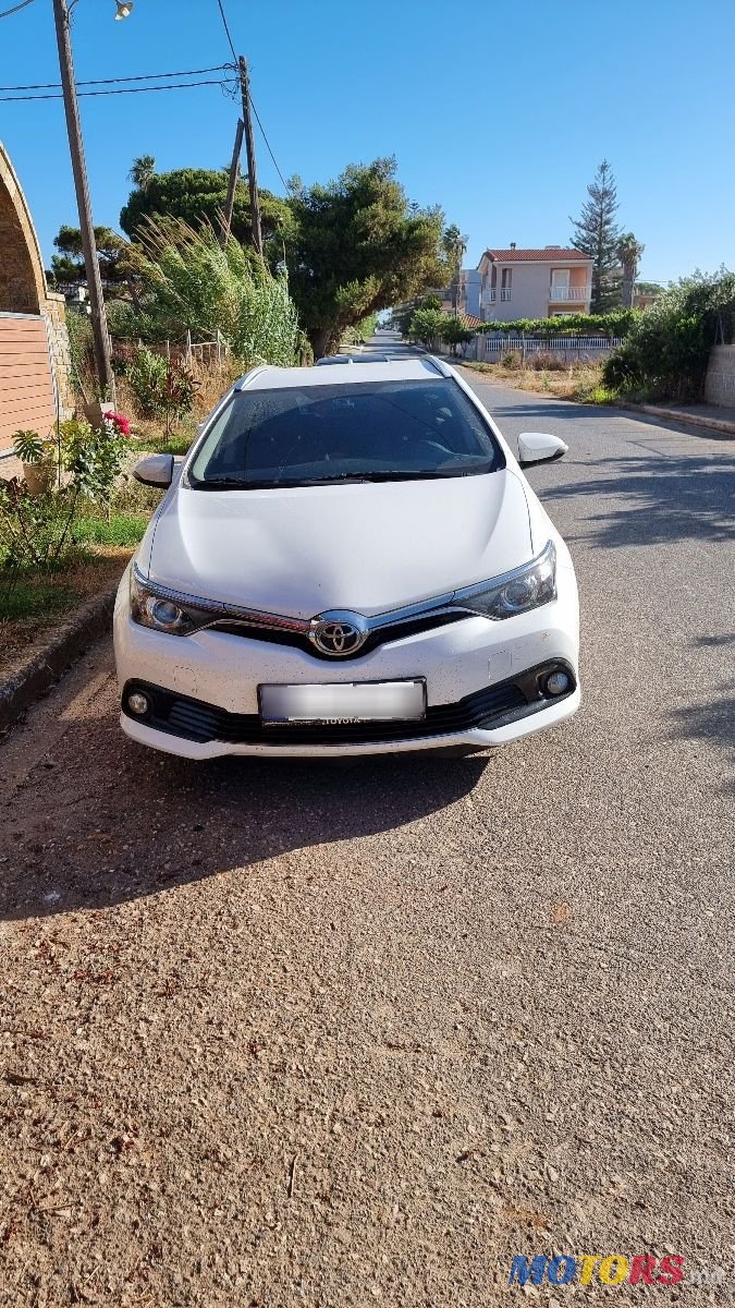 2015' Toyota Auris photo #1