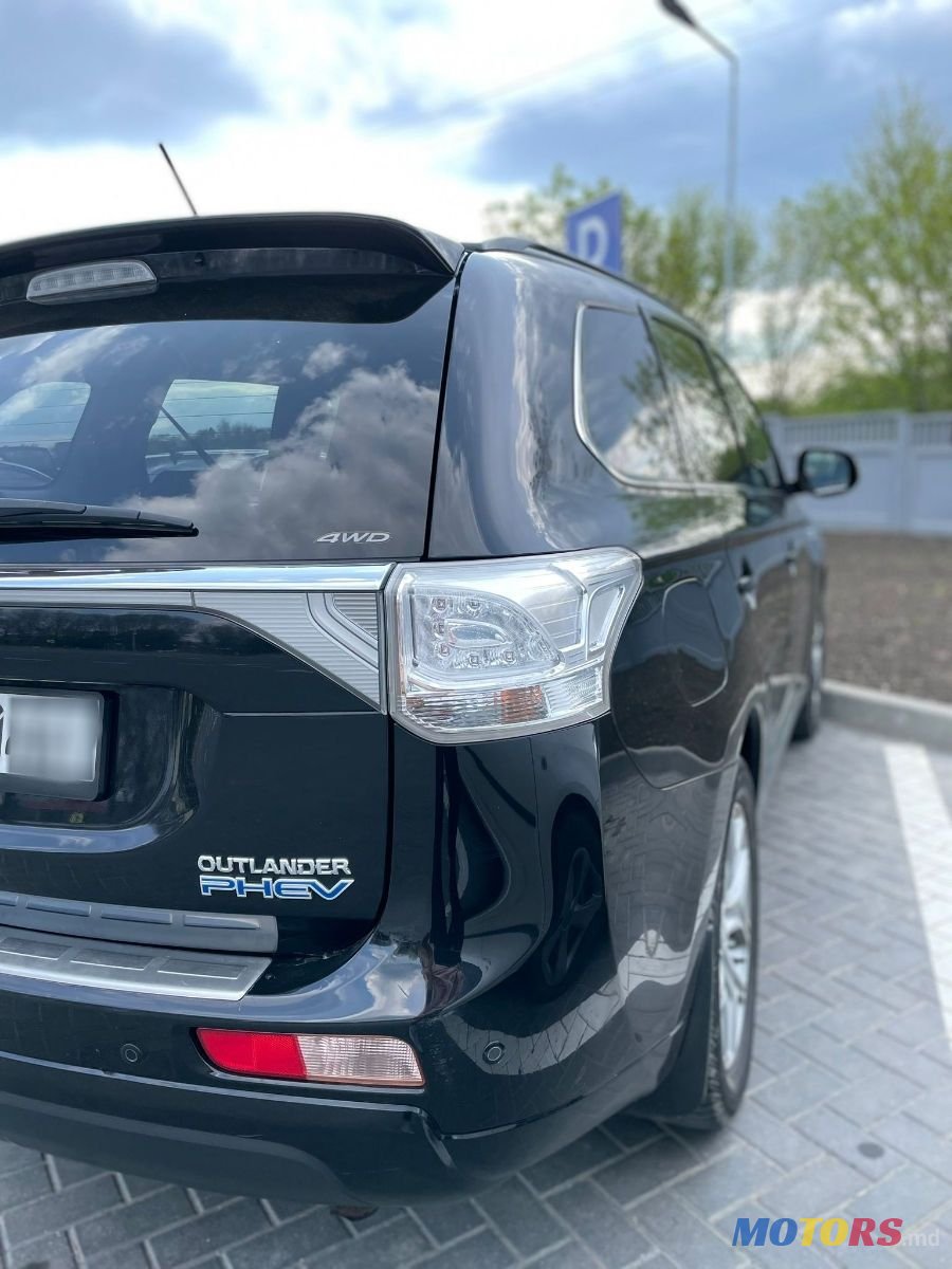 2014' Mitsubishi Outlander photo #3
